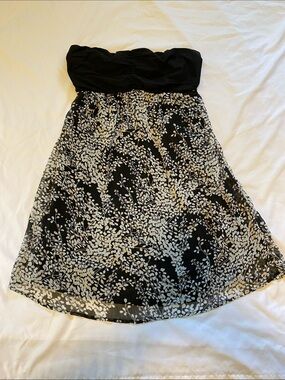 NWT Express Strapless Black and White Floral Dress size medium